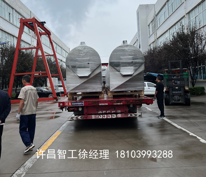 9月25日，广西客户订购的两套全自动炒腰果流水线专车发货