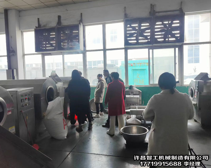 客户来厂现场试机并订购电磁炒辣椒机一台