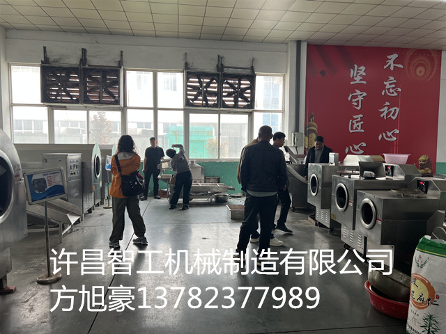 山东江苏客户同时来厂考察电磁炒货机。