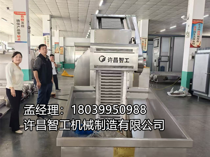 6月9日，东北客户远道到厂试机4米全自动炒瓜子流水线！