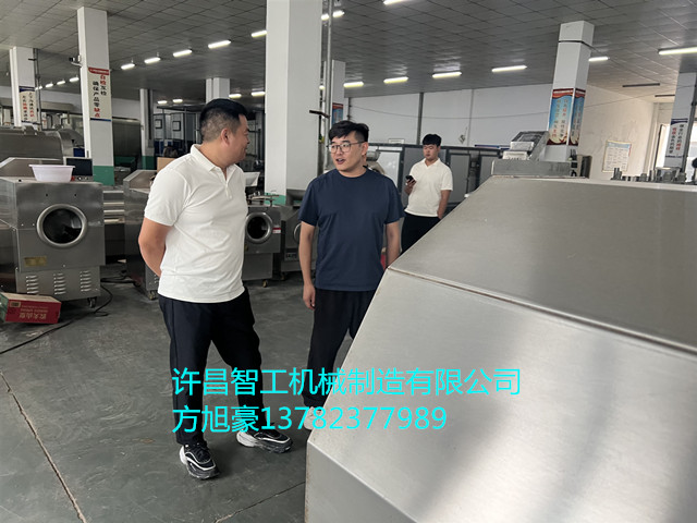 欢迎河南客户来厂考察电磁炒货机