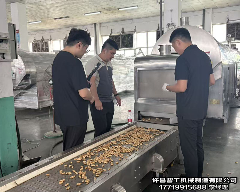 客户考察试机电磁炒货机炒花生果